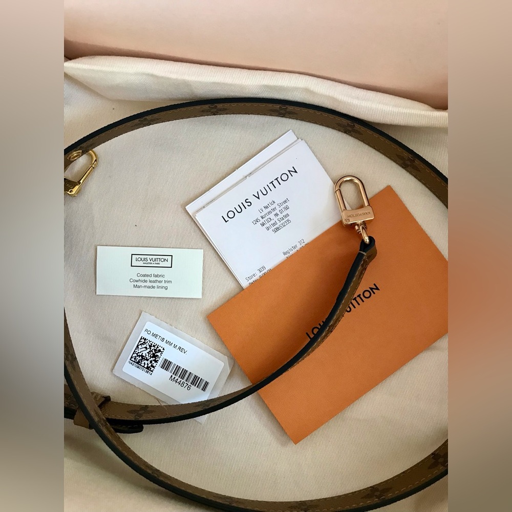 Louis Vuitton M44876 Reverse
Pochette Métis $2,760.00 Monogram Canvas NWT box - Picture 3 of 15